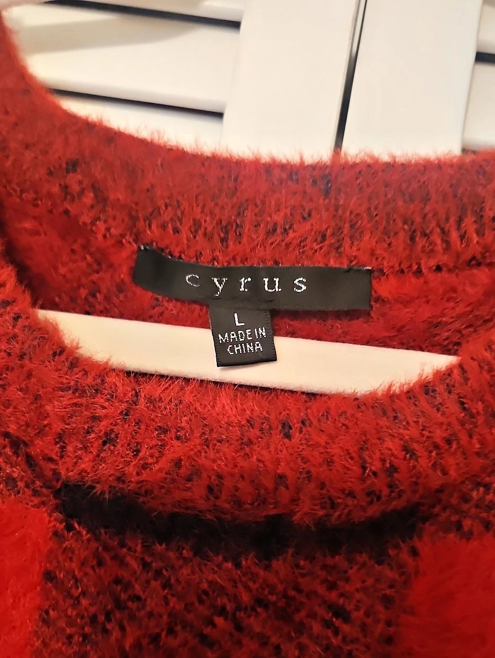 Cyrus Buffalo Plaid Fuzzy Crewneck Sweater Checkered Sweater in Red & Black Size - Picture 3 of 3